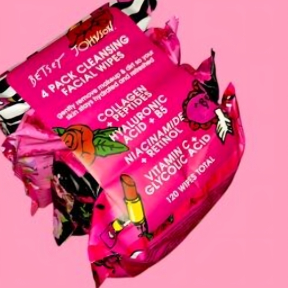 Betsey Johnson Pink Cleansing Facial Wipes - 4 Pack New - Picture 2 of 3